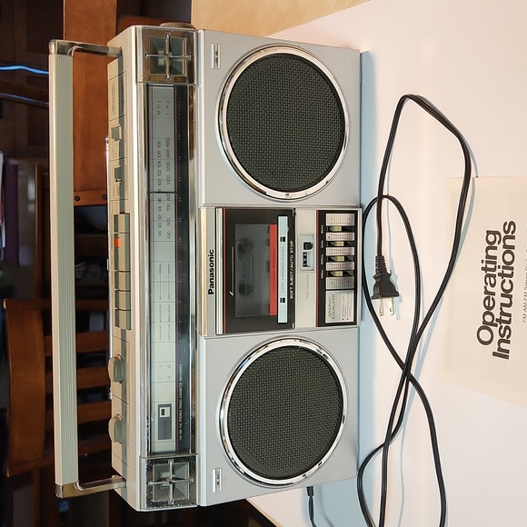 Vintage early '80's Panasonic Model RX-4975 Boombox w/ orig instructions - Picture 2 of 16